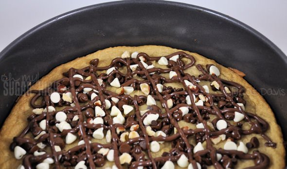 chocolate chip cookie pizza