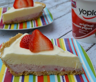 Frozen Yogurt Strawberry Cheesecake | A Refreshing Summer Treat